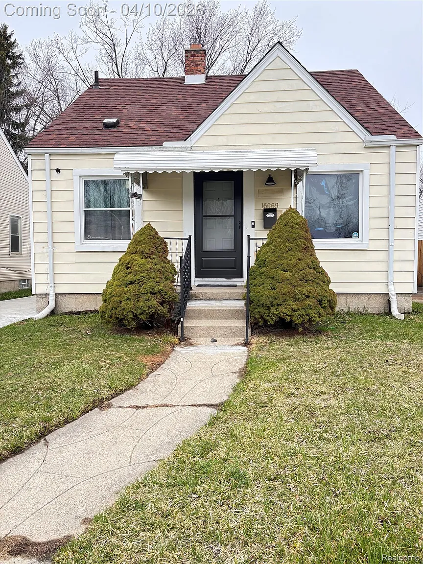 16069 Fairmount Dr photo 1