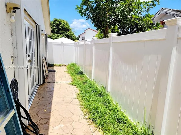 5267 NW 186th Ln — Photo 23