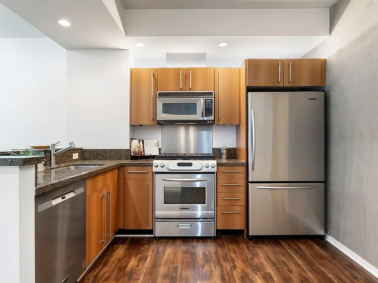 350 11th Ave #626 — Photo 7
