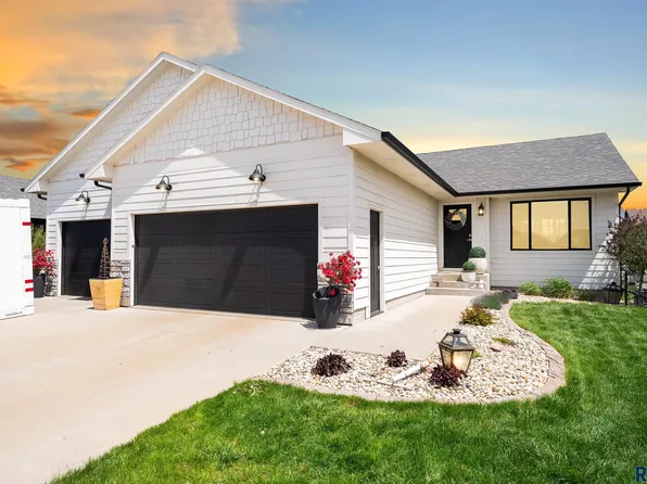 406 Quinn Ave, Harrisburg, SD 57032