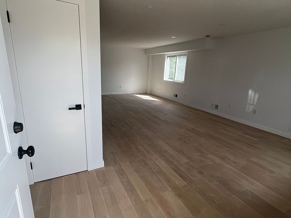 1st image of 15 Imperial Ct