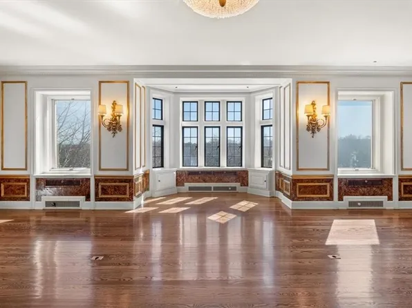 5049 Wornall Rd APT 4D, Kansas City, MO 64112