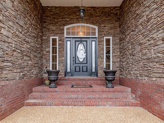 2nd image of 813 Burlington Ct