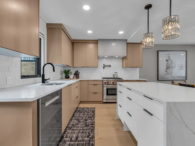 1215 Norfolk Ave — Photo 3