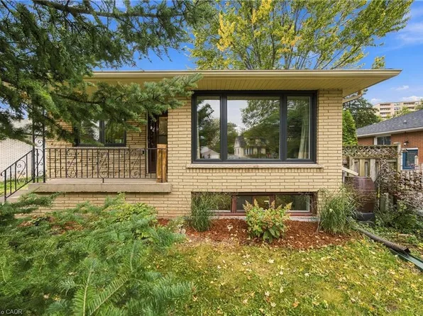 662 Dynes Rd, Burlington, ON L7N 2V6