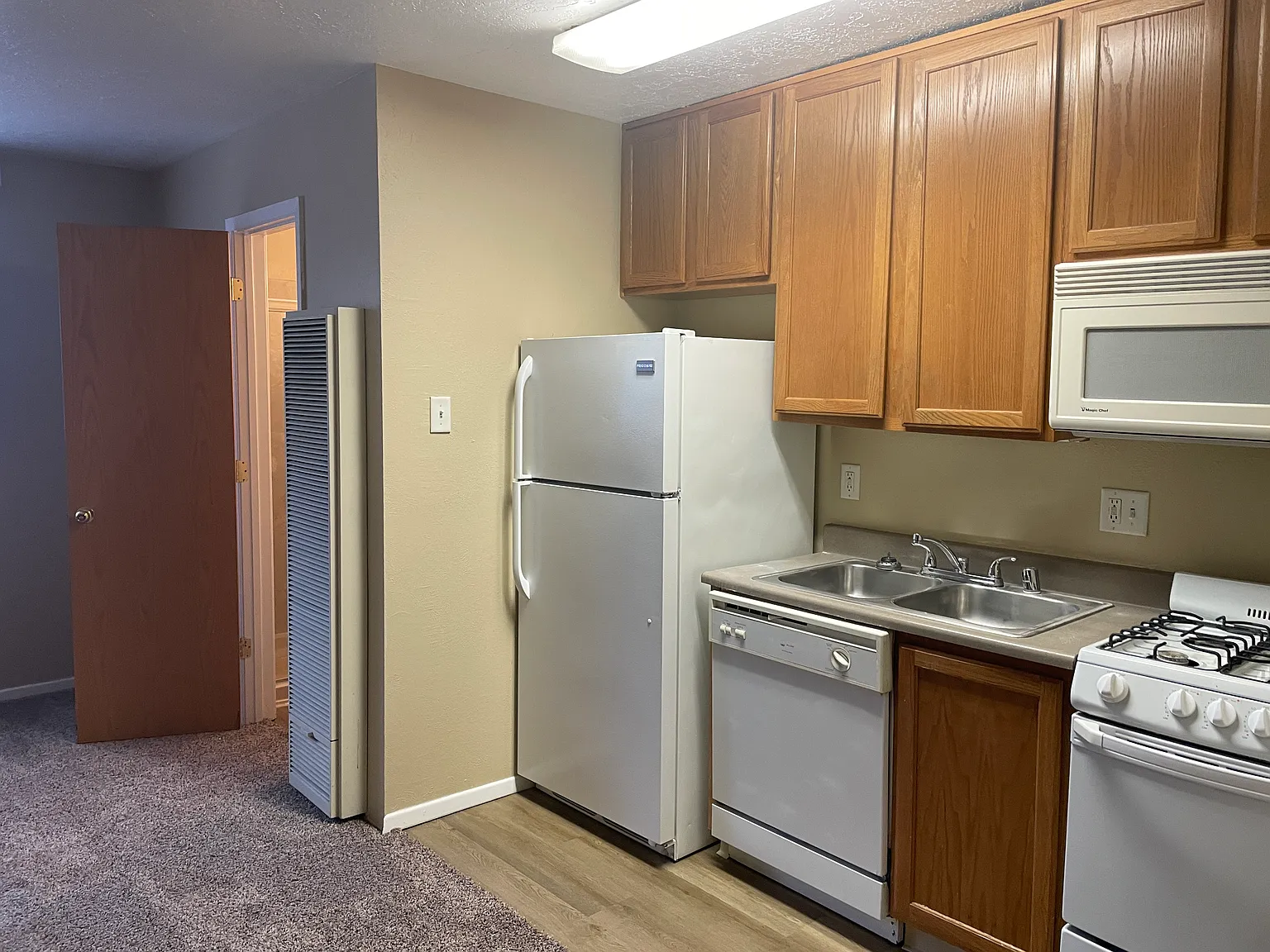Updated North UNM Studios with All Utilities and WIFI Included — Photo 4