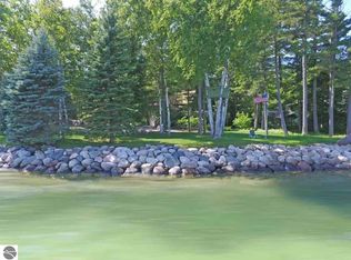 5565 E Mary Jane Ln, Lake Leelanau, MI 49653