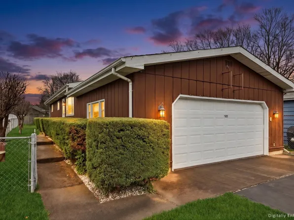 1631 N Oak Ave, Round Lake Beach, IL 60073
