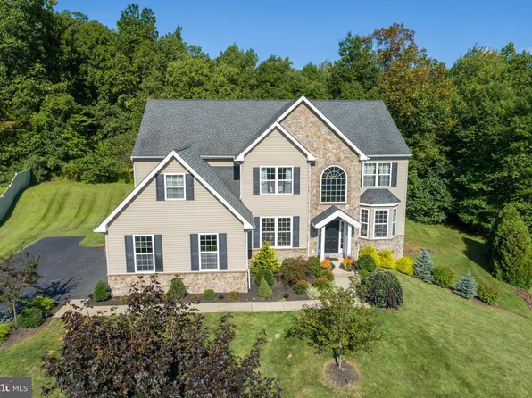 1019 Victor Dr, East Greenville, PA 18041