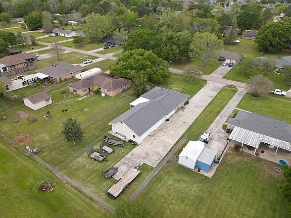 4th image of 39501 Gregg Dr