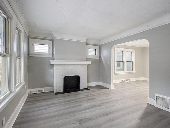 5th image of 16676 Tuller St