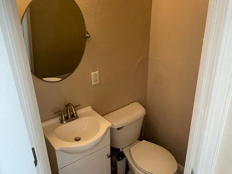 2311 Baronne St #B — Photo 13