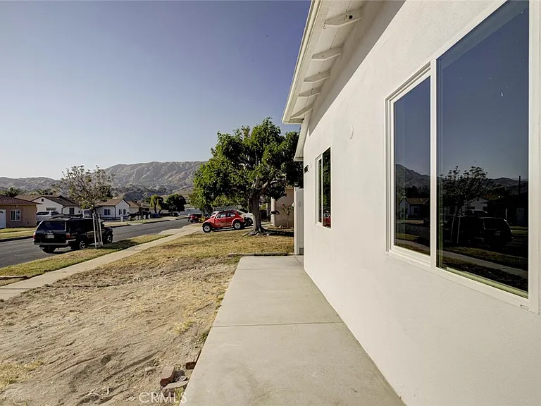 10920 Nassau Ave — Photo 7
