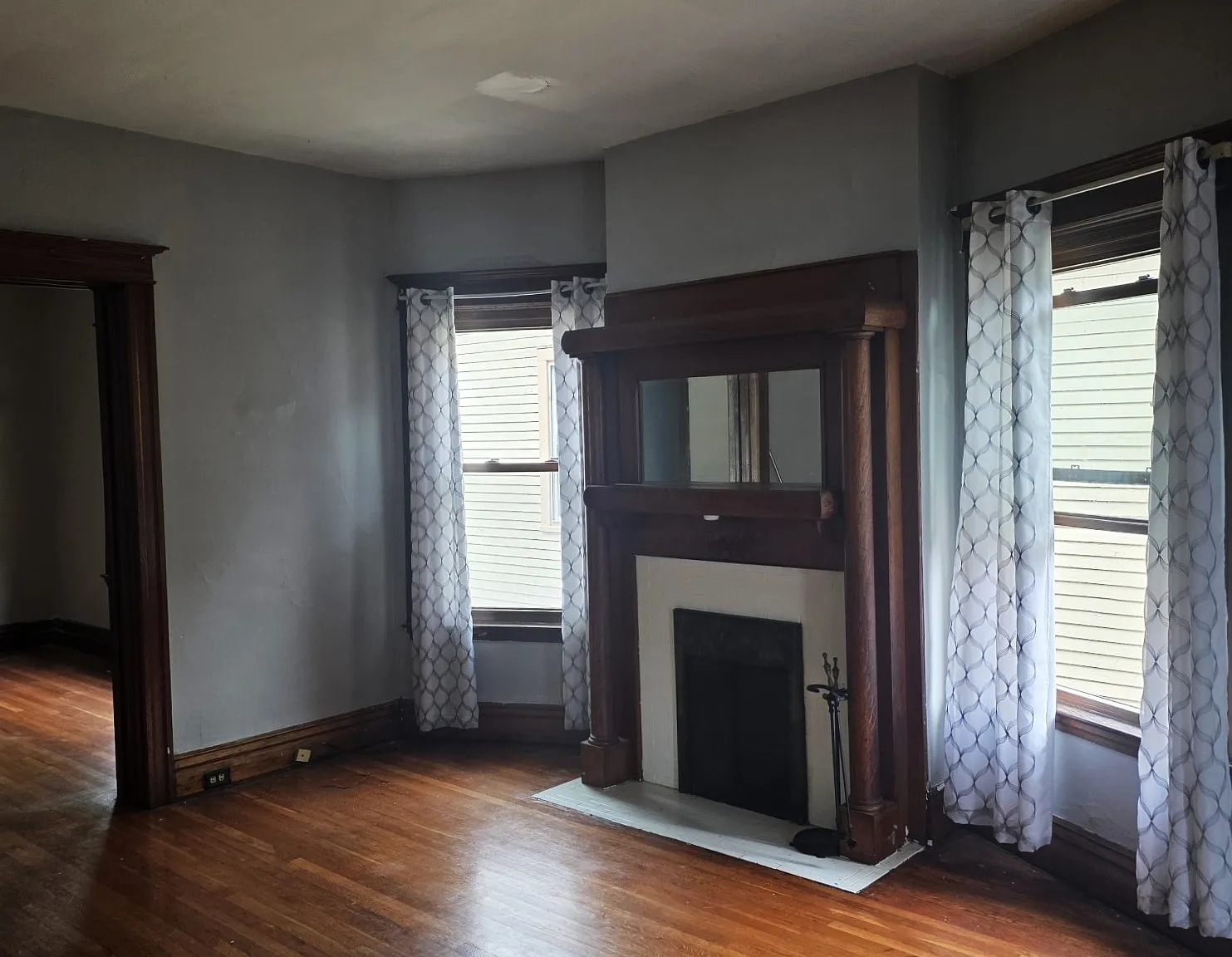 3 bed, $1,300 — Photo 2