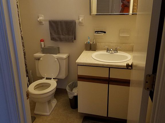 4th image of 851 E Washington Ave APT A8