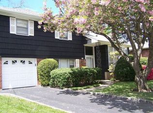 883 Beckman Dr, Bellmore, NY 11710