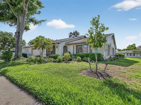 2322 Lancaster Dr, Sun City Center, FL 33573