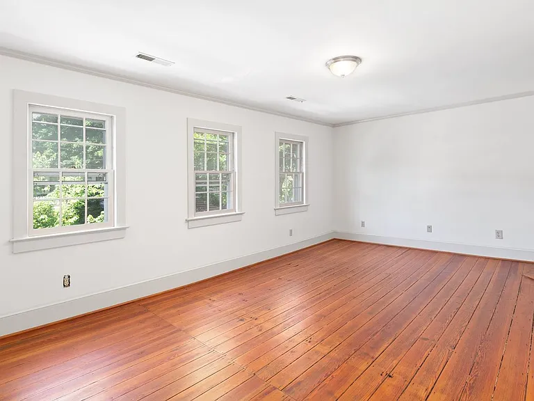 1307 Caroline St — Photo 1