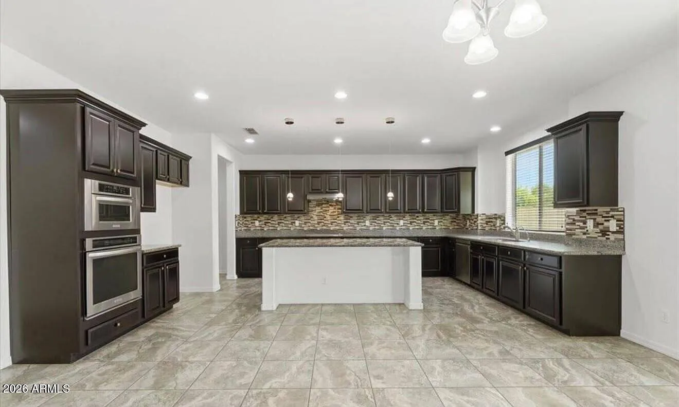 5 bed, 3684 sqft, $3,450 — Photo 4