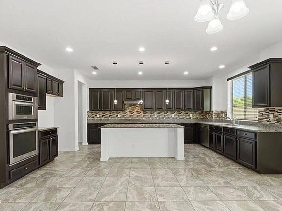 4th image of 1471 E Flamingo Way