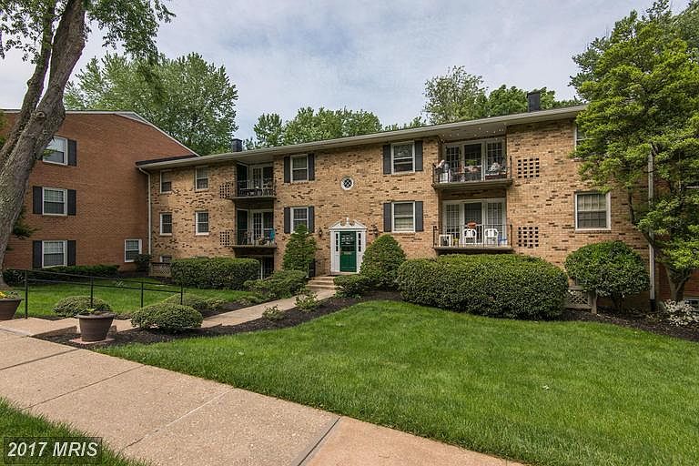 1st image of 3991 Lyndhurst Dr APT 101