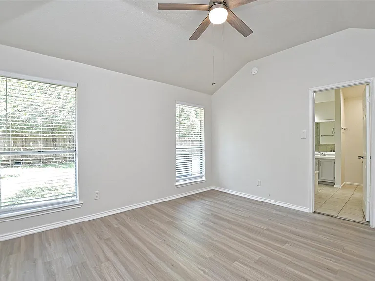 1705 Laurel Ln — Photo 17