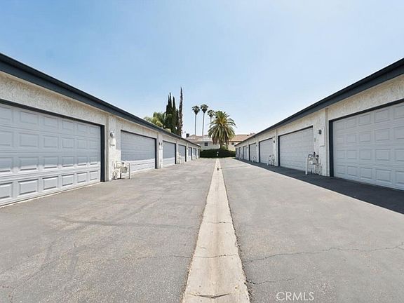 3rd image of 19231 Sherman Way Unit 25