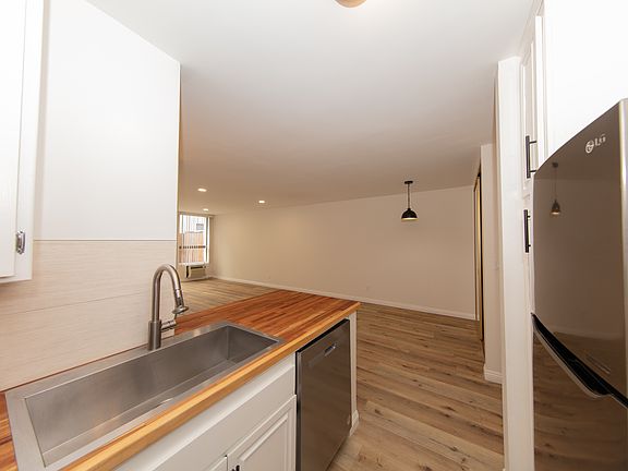 3rd image of 11685 Montana Ave APT 106