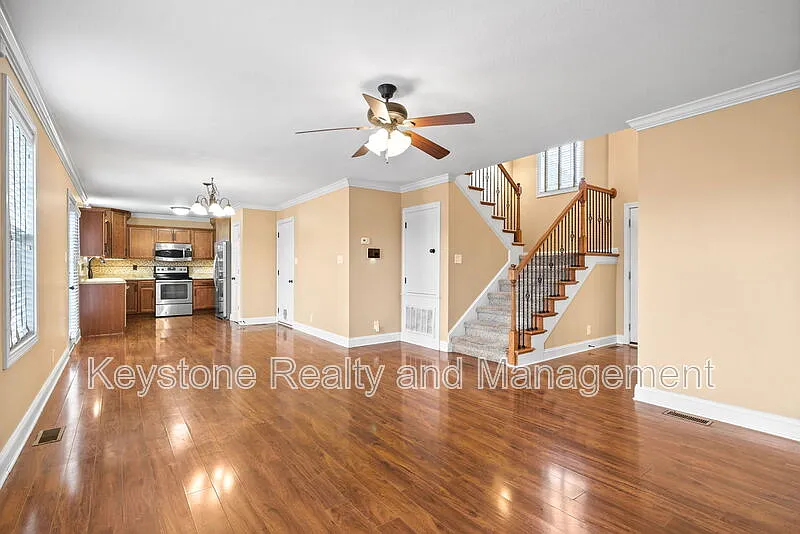 3 bed, 2.5 bath, 1571 sqft, $1,650 — Photo 4