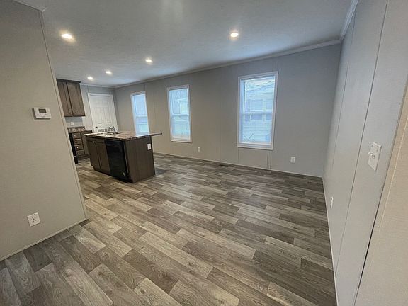 2nd image of 516 Courtland Ln #699