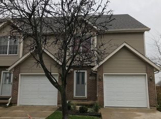 640 S Peace Rd, Sycamore, IL 60178