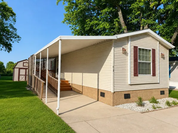 818 Peach Tree St, Urbana, IL 61802