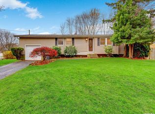 8 Partridge Ln, East Setauket, NY 11733