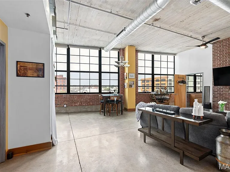 2323 Locust St #308 — Photo 31