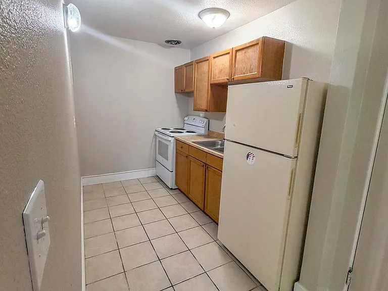 Jamaica Apartments — Photo 14