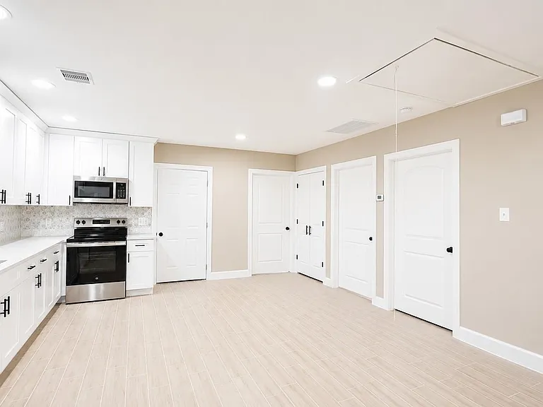 1206B Pinewood Ln — Photo 10
