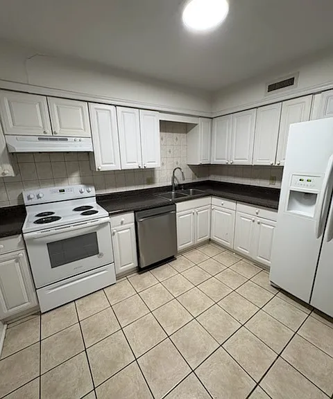 400 Sunrise Dr #10 — Photo 1