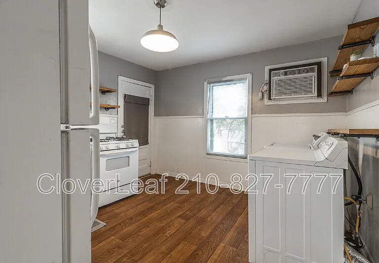 295 N Peach Ave — Photo 6