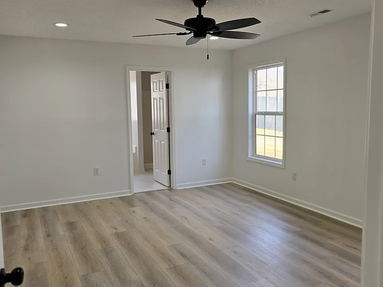 435 Free Stone Ave — Photo 14
