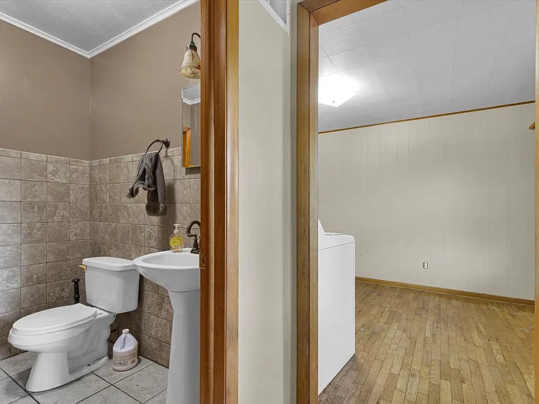 535 Wallace St — Photo 8