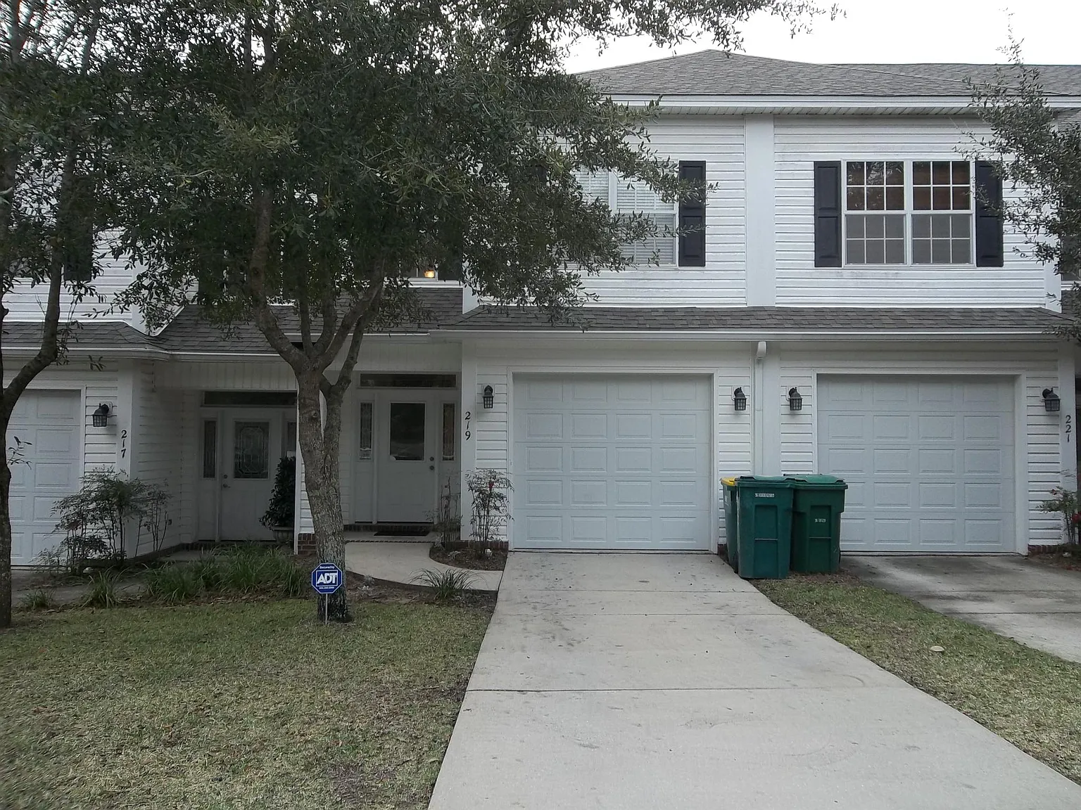 3 bed, 2.5 bath, 1522 sqft, $2,050 — Photo 1