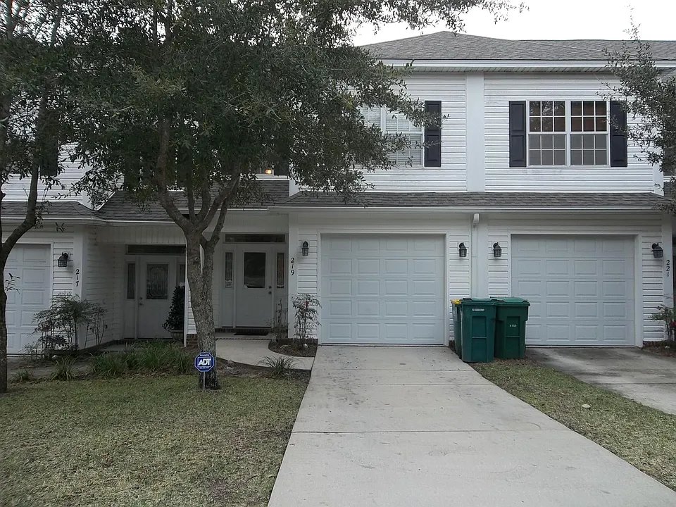 219 Evans St