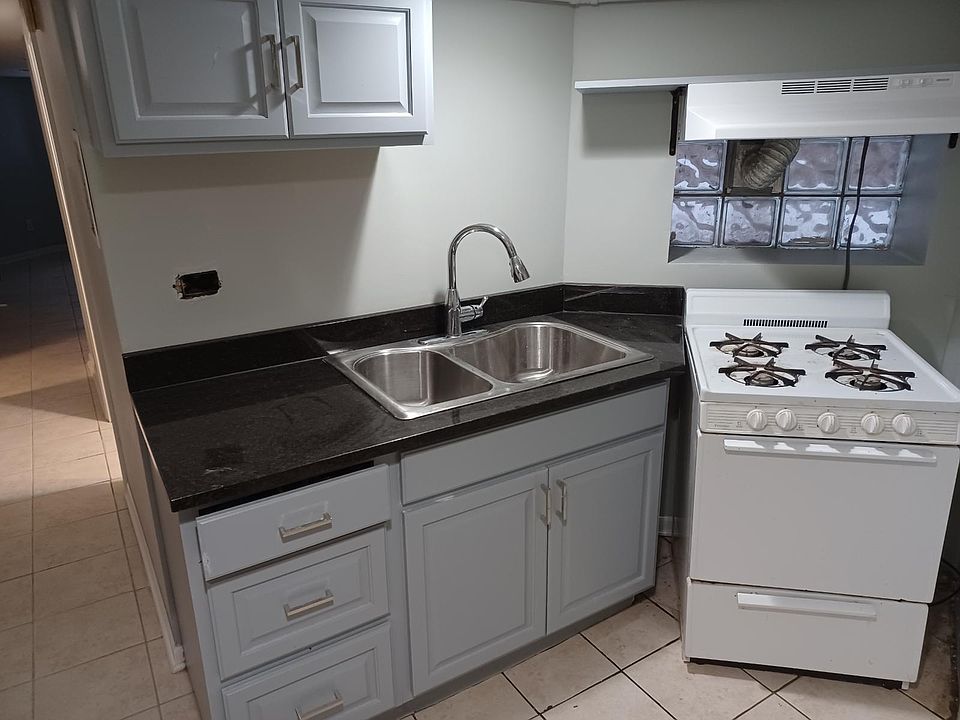1st image of 3120 N California Ave #1B