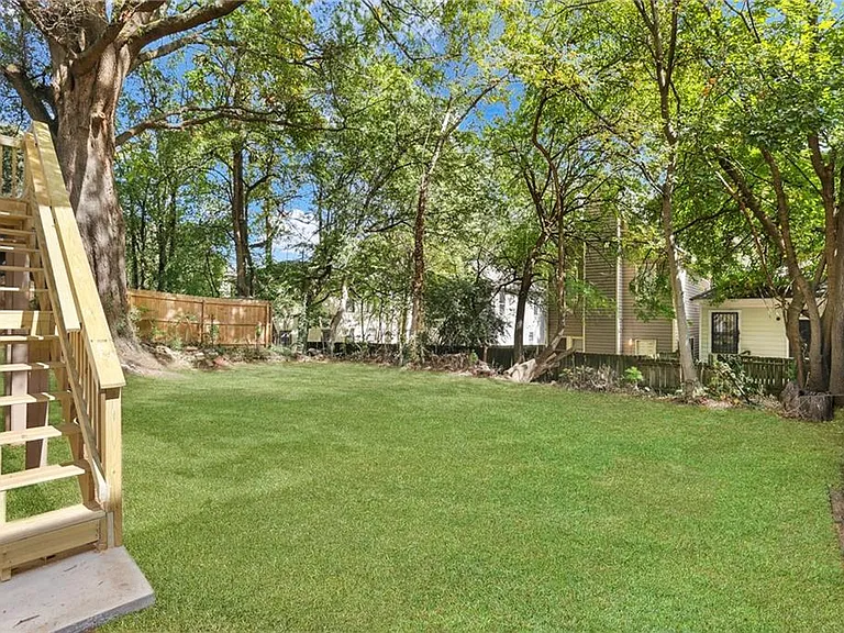 698 Garibaldi St SW — Photo 23