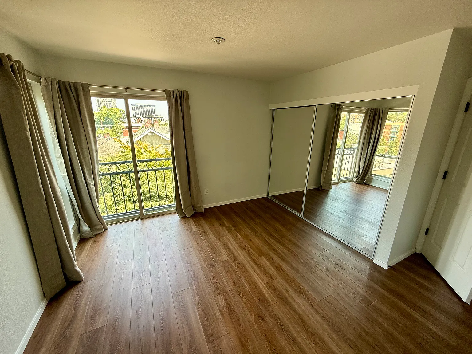 2 bed, 897 sqft, $2,195 — Photo 4