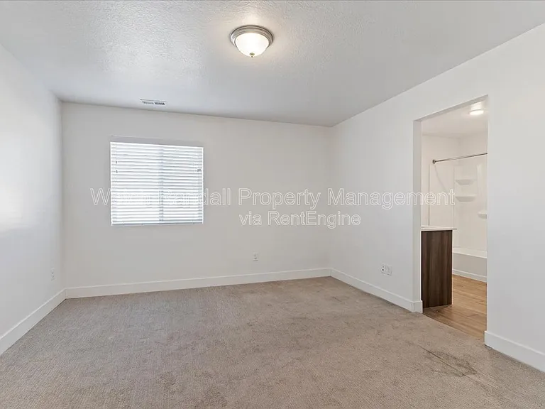 1177 W Shady Brook Ln #4 — Photo 9