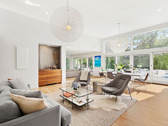 5th image of 15 Woodland Ln