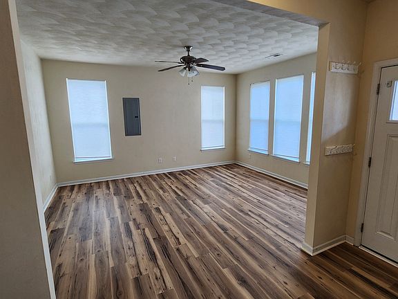 2nd image of 818 Marshall Ave
