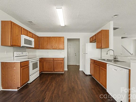 4th image of 183 Everett Park Dr