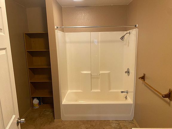 4th image of 18437 Cardinal Ln